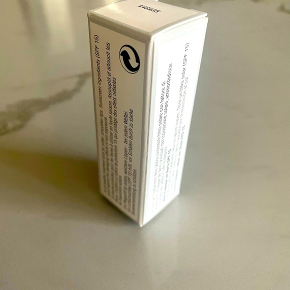 Elizabeth Arden Eight Hour Cream Lip Protectant Stick (3.7g) - Picture 3 of 3